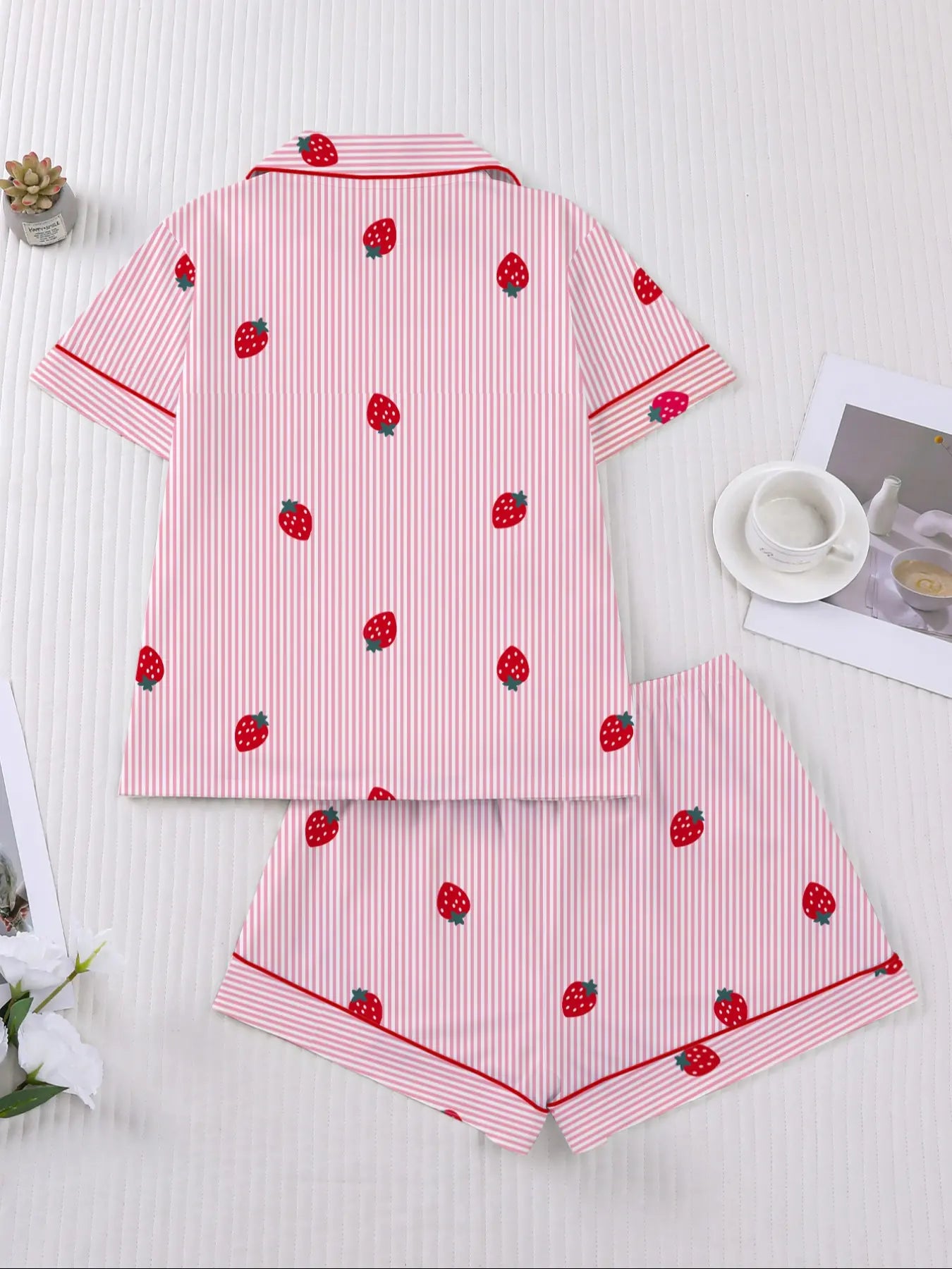Women'S Casual Fitted Sleepwear Set, Womenswear, Short Sleeve Open Front Top & Elastic Shorts, All-Season Homewear, Loungewear, Fun Strawberry Print, Pajama Pjs